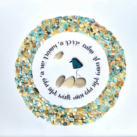 ברכת כהנים עבודת יד מאבנים טבעיות תקריב של פרטי היצירה,טקסטורת אבנים טבעיות ביצירת ברכת כהנים אמנותית