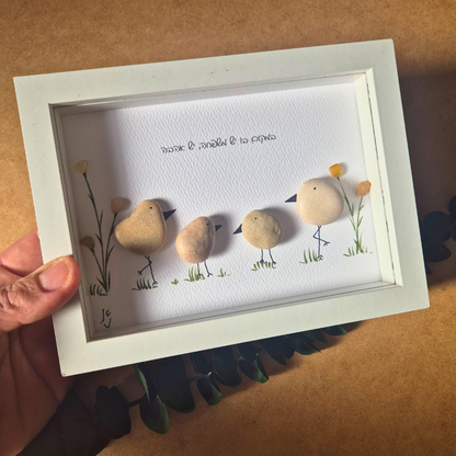 תמונה מאבנים, תמונה מחלוקי נחל, אומנות מאבנים, מתנה בעבודת יד מקורית, מתנה למשפחה מקורית