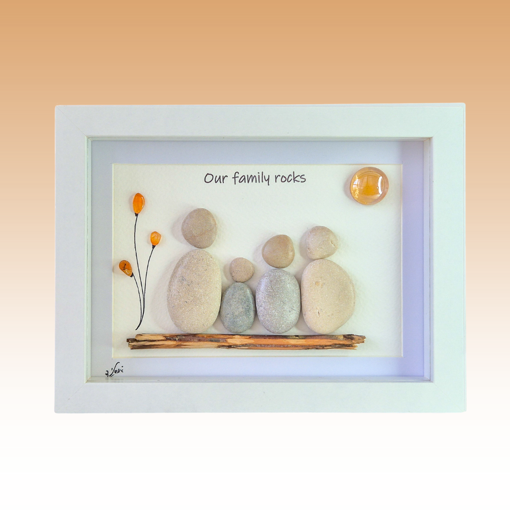 "Our Family Rocks" – תמונת משפחה באמנות אבנים טבעיות